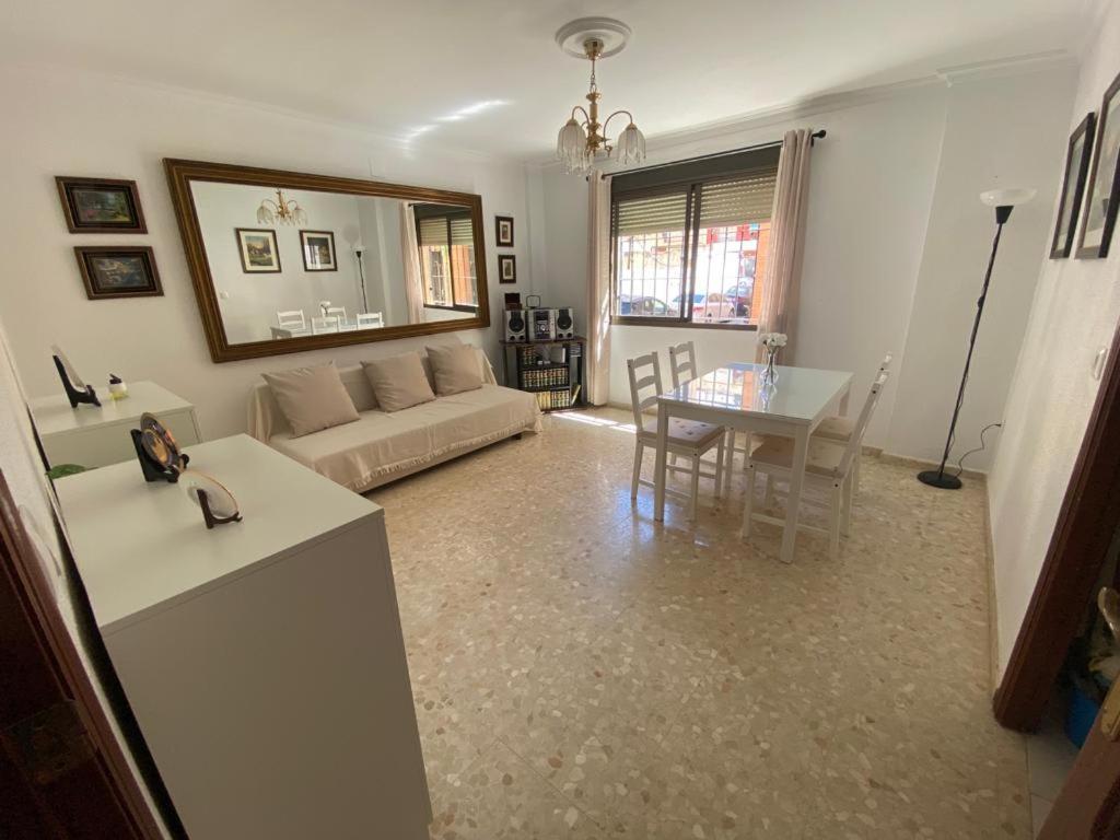 Apartamento Familiar En Barrio Reina Victoria Ουέλβα Εξωτερικό φωτογραφία