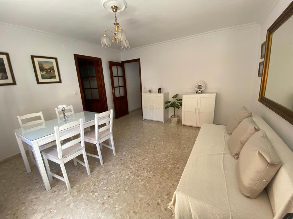 Apartamento Familiar En Barrio Reina Victoria Ουέλβα Εξωτερικό φωτογραφία